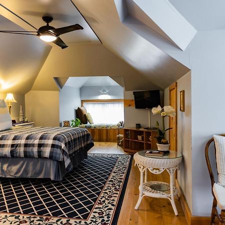 A Hidden Gem Bed And Breakfast Windsor Exterior foto