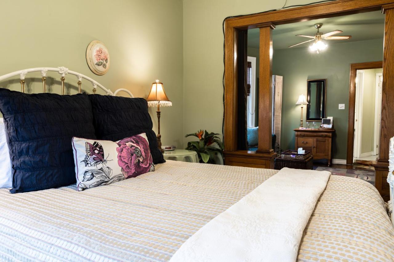 A Hidden Gem Bed And Breakfast Windsor Exterior foto